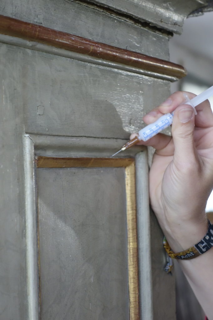 Holzfestigung nach Holzwurm oder Plizbefall