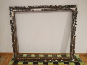 Bilderrahmen, Kittungen, Kreidekitt, der Rahmen ist halb restauriert, er soll noch vergoldet werden.