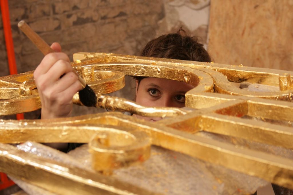 Vergolden Zaun, Blattgold, Ölvergoldung