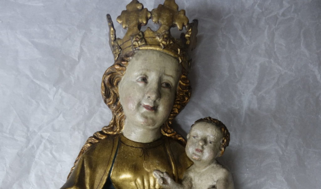 Restaurierte Muttergottes, gotisch, thronende Muttergottes