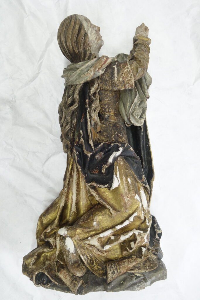 Skulptur vor der Restaurierung, Ulmer Skulptur, Kreuzaltar Boppard. 